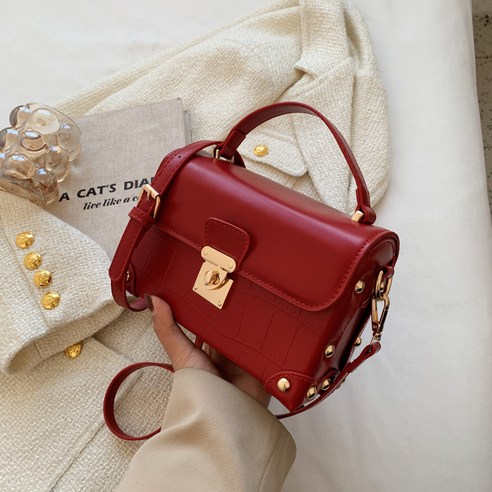 KORELAN 겨울 컬러 리벳 스퀘어 가방 개성 트렌드 숙녀 기질 양기망 빨간색