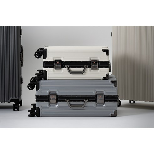 여행의 품격을 높이는 든든한 동반자, 애드망 캐리어