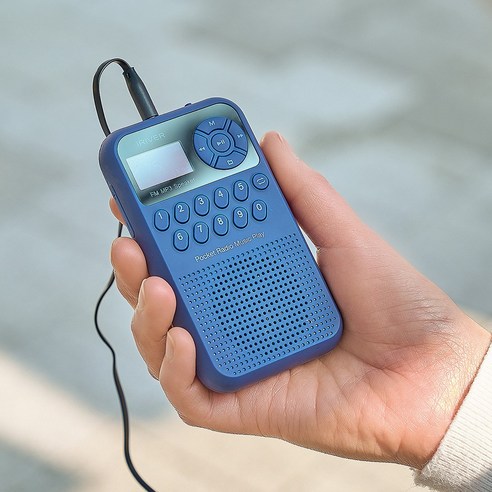 컴팩트하고 편리한 오디오 엔터테인먼트를 위한 아이리버의 휴대용 미니 라디오