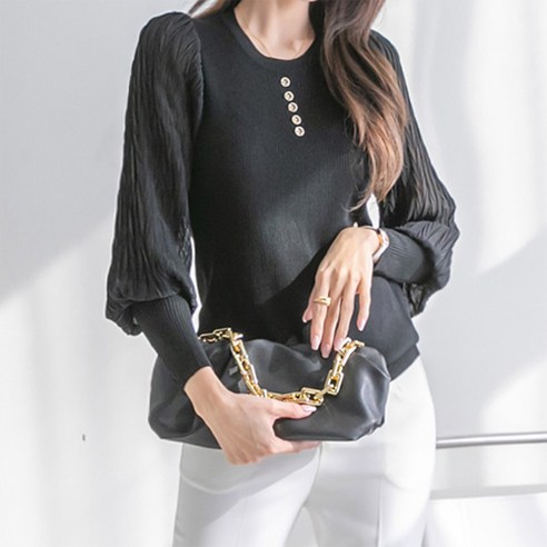 편안하면서도 스타일리시한 플리츠쉬폰소매 니트/블라우스