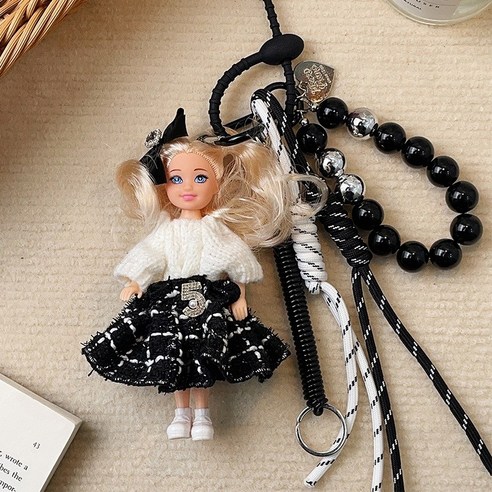 당신의 일상에 럭셔리 한 조각을 더하다: 한국키링나라 럭셔리 바비인형 키링 바비키링