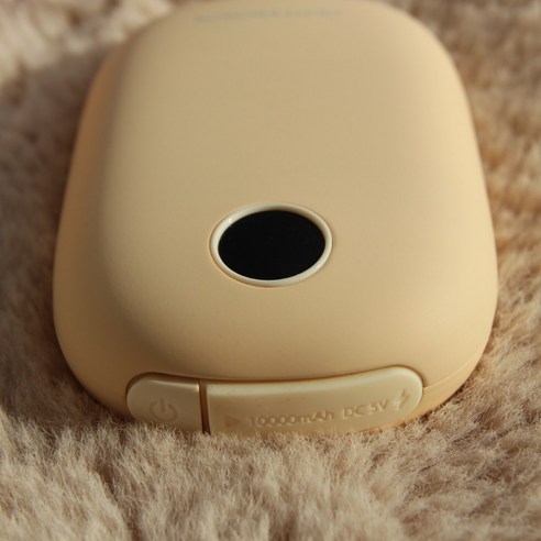 휴대하기 편리한 사이즈와 가벼운 무게로 어디서든 쉽게 사용할 수 있습니다.