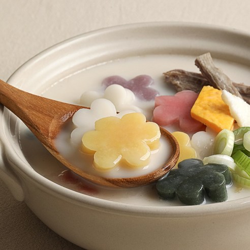 가족과 함께하는 특별한 떡국