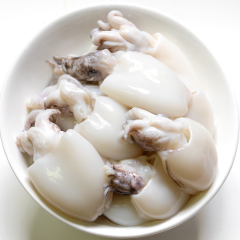 탱글함이 살아있는 바다의 보석, 손질 갑오징어의 매력 속으로 갑오징어