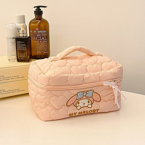 키티와 쿠로미와 함께하는 사랑스럽고 실용적인 일상