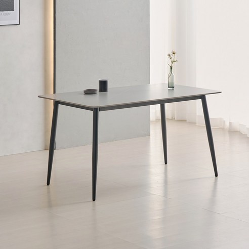 당신의 공간에 예술을 더하는 라로퍼니처 클래시 1400 포세린 식탁 세트