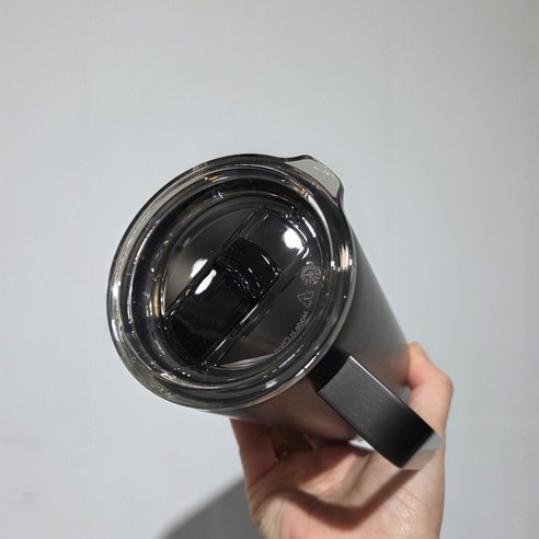 마지막 한 방울까지 시원하게! 스타벅스 SS 블랙 탱크 텀블러