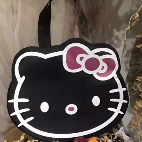 사랑스러움과 실용성을 겸비한 헬로키티 빅 숄더백으로 특별한 일상을!