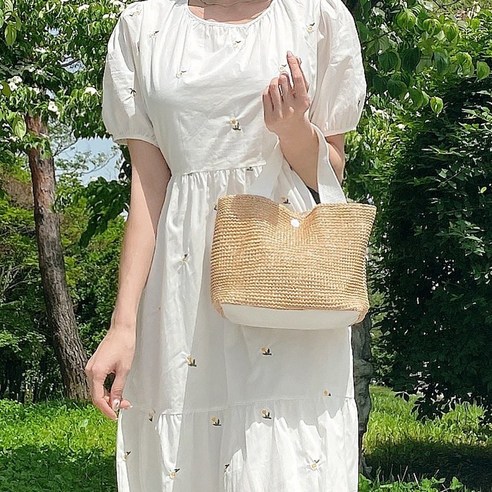 미모먼트 가벼운 라탄 미니 토드백 가방