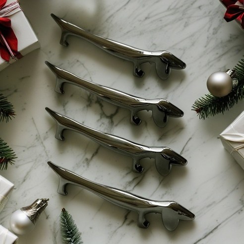 크리스마스 분위기와 실용성을 모두 갖춘 사랑스러운 강아지 수저 받침 세트