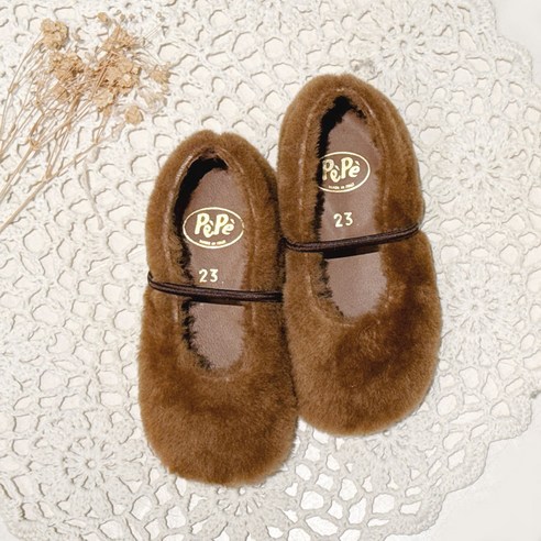 키즈를 위한 스타일리시하고 편안한 페페슈즈 퍼 플랫슈즈