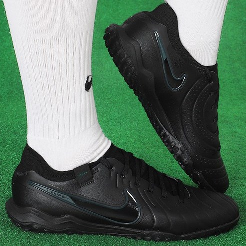 발을 넘어, 플레이를 지배하다: 나이키 티엠포 레전드 10 프로 TF 첫인상 티엠포레전드10프로tf