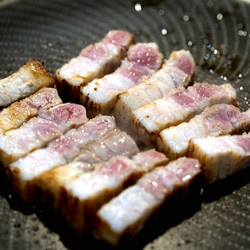 숙성된 풍미로 미식 경험을 업그레이드하는 NEW 와르르 벽돌 삼겹살