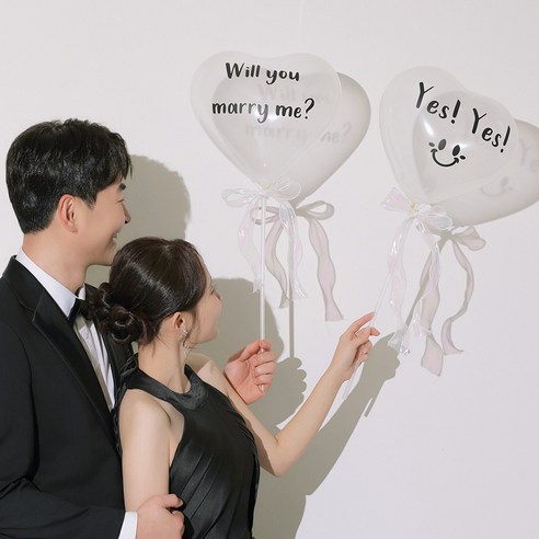 로맨틱하고 매력적인 장식으로 셀프 웨딩 촬영과 특별한 행사를 빛내는 로나파티 프로포즈 하트 리본 스탠드