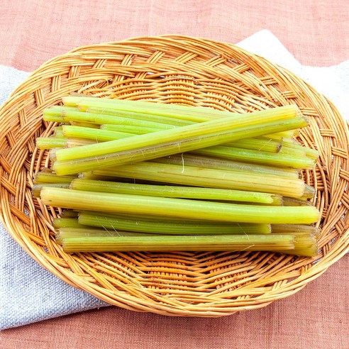자연산 머위대: 건강과 맛의 바삭한 축제