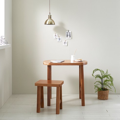 따뜻한 감성이 깃든 원목 식탁으로 완성하는 나만의 특별한 다이닝