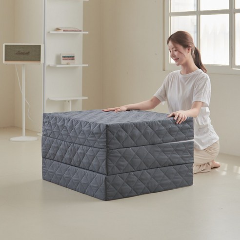 편안한 수면과 뛰어난 내구성을 갖춘 지니앤퍼니의 3단 접이식 토퍼 매트리스