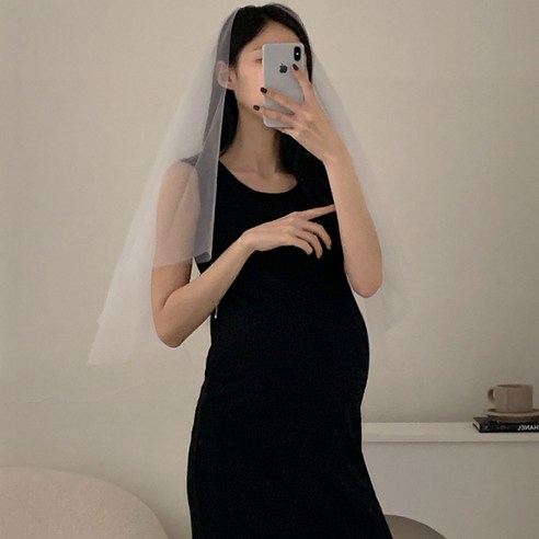 임산부의 우아함을 돋보이게 하는 더로만 임산부 원피스