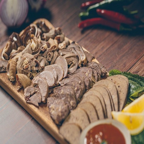 맛과 품질이 우수한 국내산 돼지고기를 사용하여 제조된 순대속애 내장 상품