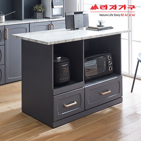 모던한 집을 위한 우아하고 기능적인 첨단: 라자가구 위드 고메 1200 아일랜드식탁 홈바