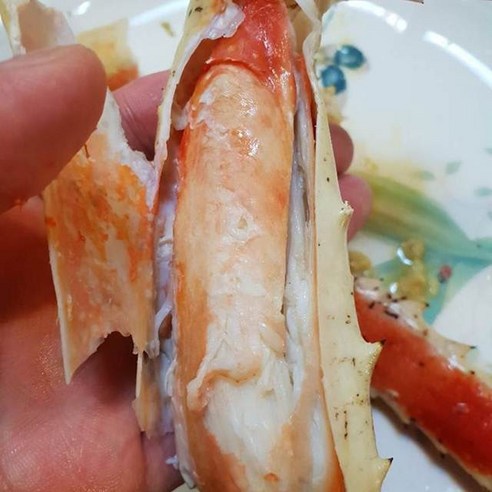 입에서 녹아드는 살아가는 활 킹크랩으로 최고의 맛과 가성비를 경험하세요.