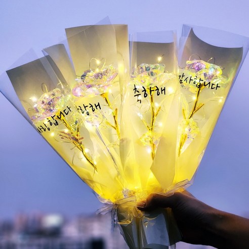 영원한 아름다움을 선사하는 찬란한 홀로그램 크리스탈 장미