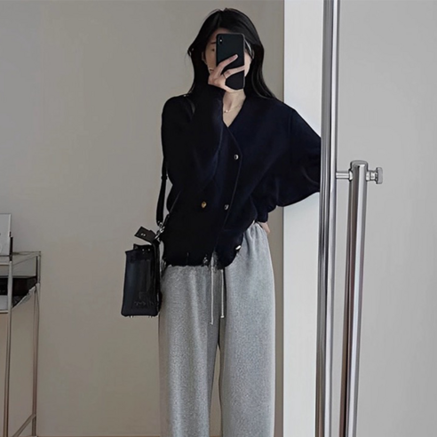 세련되고 편안한 Zilvia 카디건으로 다양한 룩을 완벽하게 연출하세요.