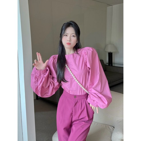 루즈핏 라운드 터틀넥 블라우스 블라우스