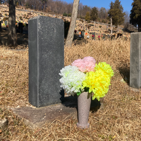영원히 소중한 추억 간직하는 묘지 화병