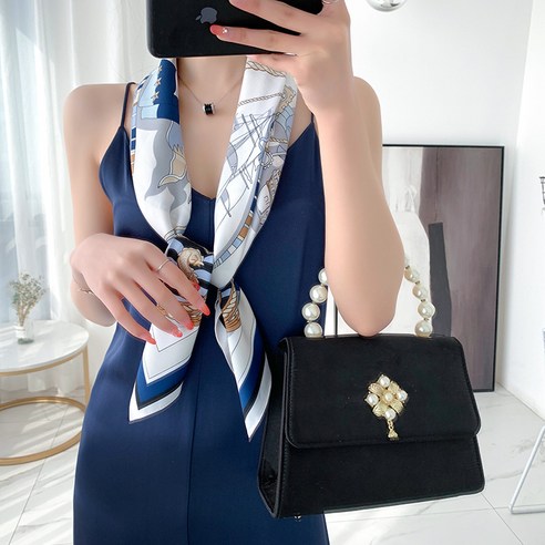 일상에 특별함을 더하는 잇템, 유니크 정사각 머플러