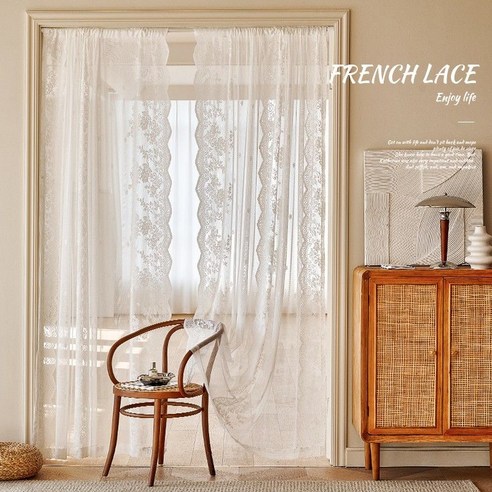 부드러운 레이스 커튼으로 완성하는 햇살 맛집