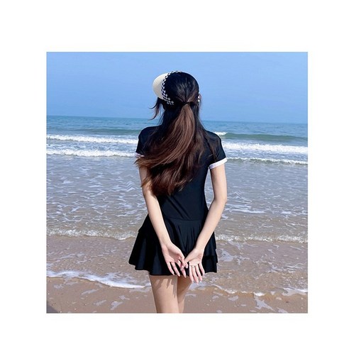 체형 걱정 없이 자신감을 더해주는 POMTOR 여성 반신 수영복