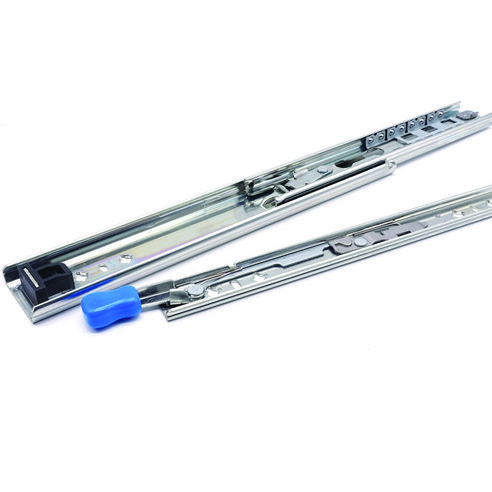 흔들리는 캠핑카, 든든한 서랍 레일 하나로 해결!