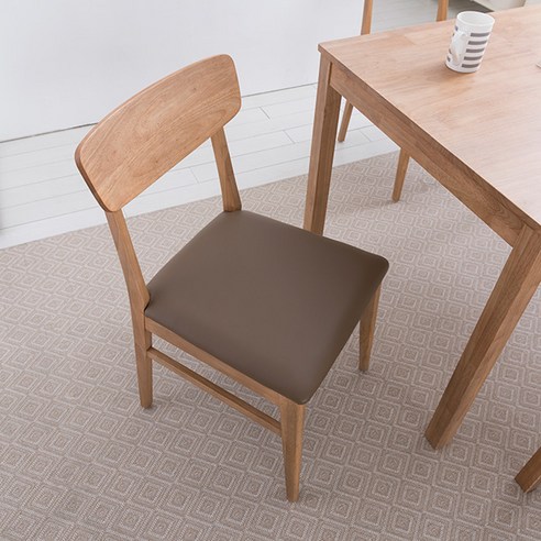 따뜻한 감성으로 식탁을 채우는 리바트 뉴시나몬 원목 식탁 의자