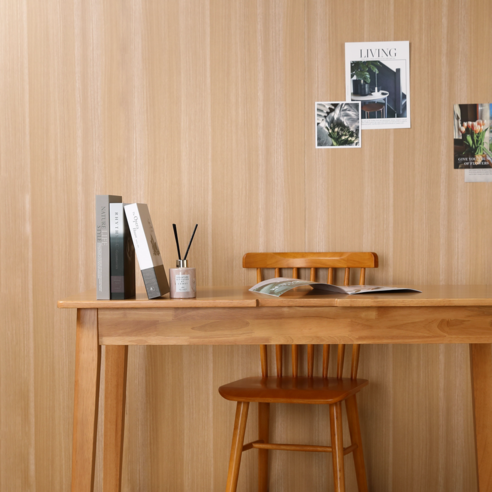 자연의 아름다움을 담은 원목 책상