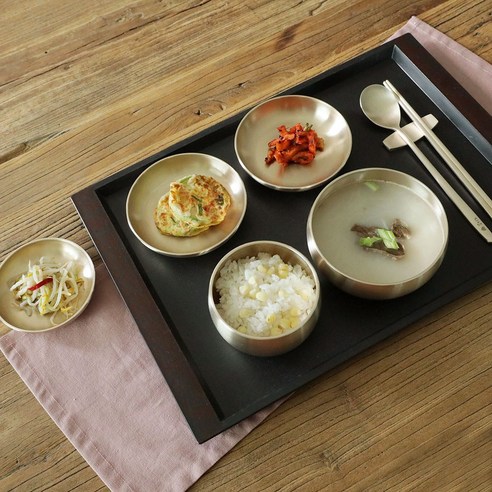 전통의 아름다움과 현대의 실용성이 만나는 명품 유기 식기