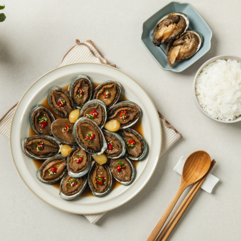 싱싱한 완도 전복을 풍부한 간장 소스에 담은 최상의 맛