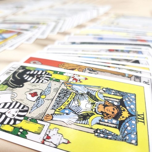 컬러 타로카드로 시작하는 신비로운 내면 탐색 여정