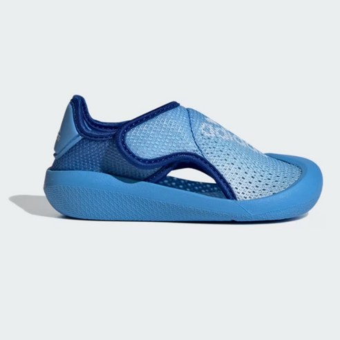 유아분을 위한 편안하고 안전한 물놀이 경험을 제공하는 아디다스 키즈 아쿠아슈즈 알타벤처