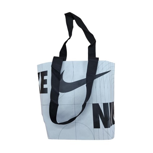 스타일과 실용성을 겸비한 나이키 리유저블백으로 일상을 더욱 편리하고 스타일리시하게!