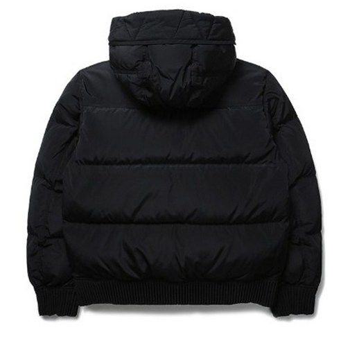 다운패딩점퍼로 겨울 추위 효과적으로 막아주는 여성 숏점퍼