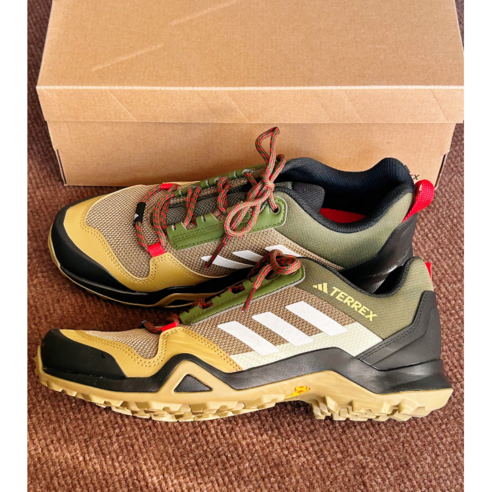 편안함과 접지력으로 완성하는 안전하고 즐거운 등산, 아디다스 테렉스 AX3