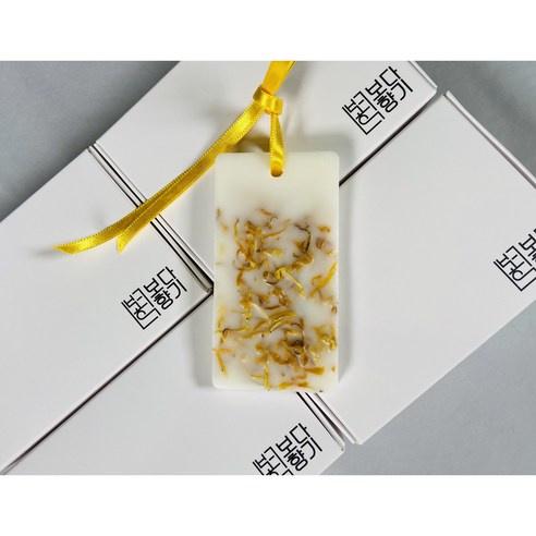 섬세한 프리지아 향으로 일상을 향기롭게 디자인하세요.