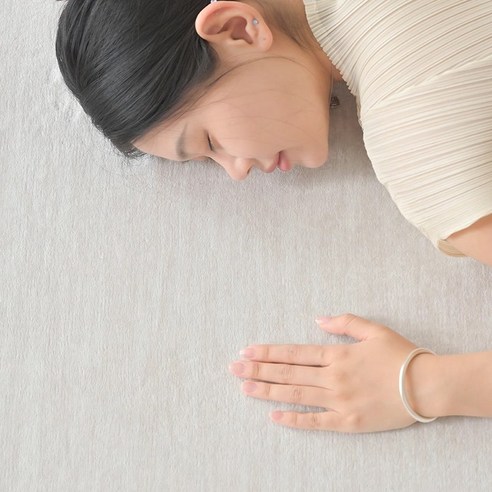 포근함이 감도는 공간, 쾌적함과 안전을 더하는 카페트