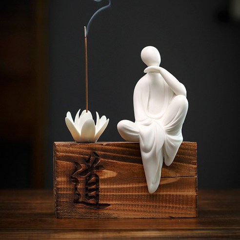 중국 백자 선 그림 집 거실 현관 골동품 선반 가구 골동품 세라믹 불상 불상 장식품, 매달린 옷, 작은 스님(젠 생각 받침대)
