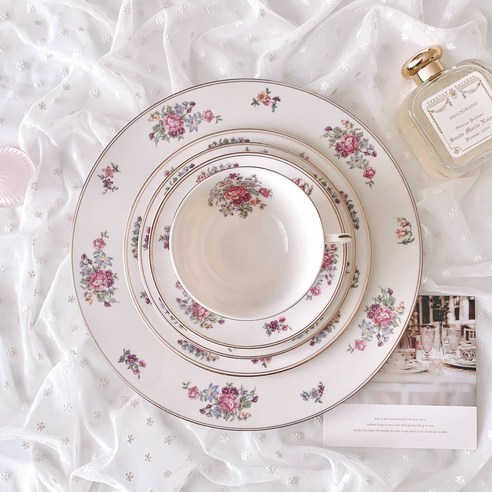 시간의 흔적을 담은 아름다움, 하빌랜드 아린튼 빈티지 접시