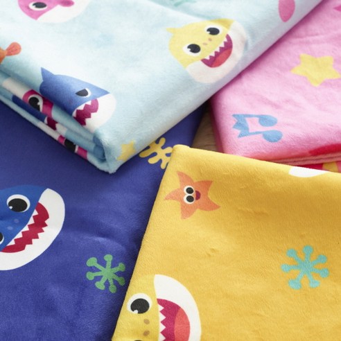 아기상어 핑크퐁 극세사 웜 블랭킷:  아이의 겨울을 따뜻하고 행복하게!