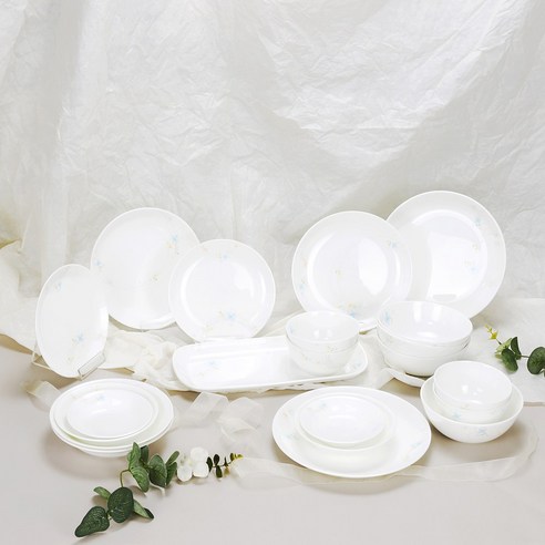 식탁에 내려앉은 섬세한 예술, 행남자기 레이 홈세트