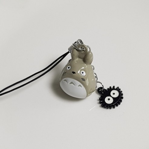 숲 속 친구들의 속삭임: 토토로와 작은 먼지 키링 방울 스트랩 토토로키링