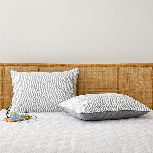 듀라론 쿨 접촉냉감 베개커버로 쾌적한 여름밤 숙면을 경험하세요.